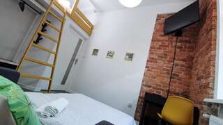 Хостелы Trzypokojowy apartament KATOWICE Damrota 4 Катовице Апартаменты с 3 спальнями-11